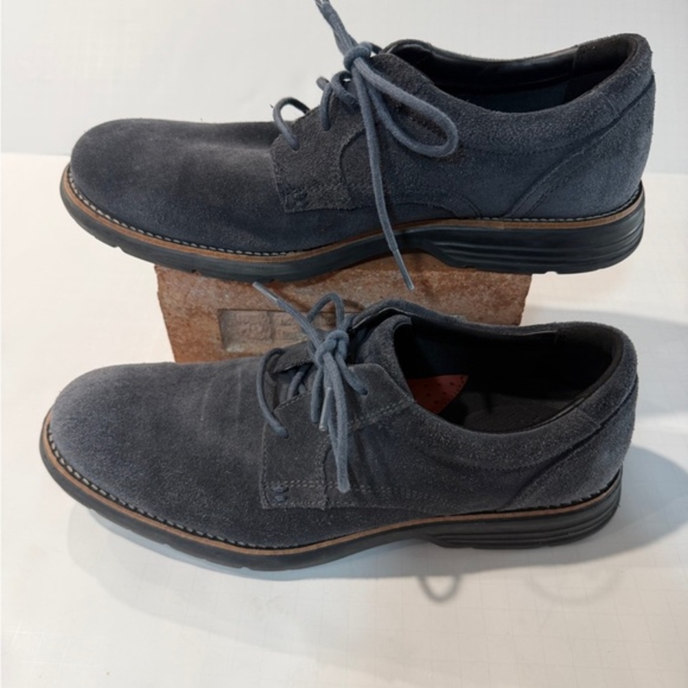 Rockport Charcoal Size 9.5 Gray Suede Trutec shoes